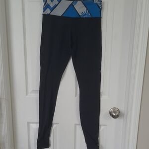 Vintage Lululemon Black and Blue Patterned Leggings Pillings On Crotch Inseam 30